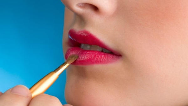 Get Rid of Dark Lips Caused By The Sun Try These 4 Natural Home Remedies