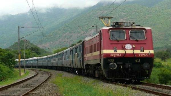 Did You Know This Special Train Gives Free Meals From 29 Years