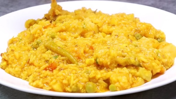 How To Make Vegitable Dal Kichdi For Breakfast At Home In Kannada