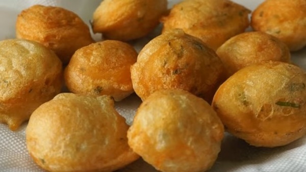 How To Make Urad Dal Bonda For Breakfast And Snacks At Home