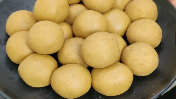 How To Make Green Gram Laddu Or Sweet Balls Recipe In Kannada