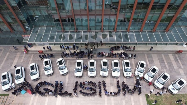 Tech CEO Gifts Brand-New SUVs To 25 Employees