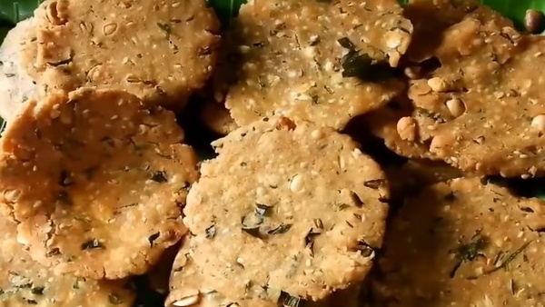 How To Make Masala Nippattu Snacks At Home In Kannada