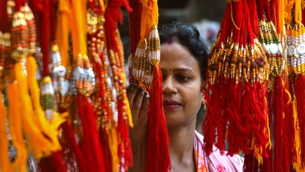 When is the right time to remove a rakhi The answer might surprise you