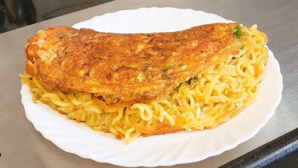 how to make maggi omelette