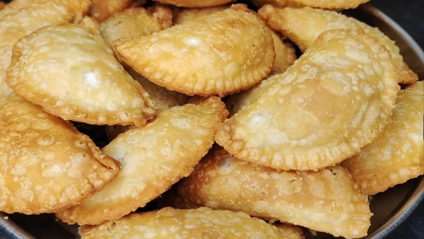 How To Make North Karnataka Sweet Karjikai Recipe At Home In Kannada