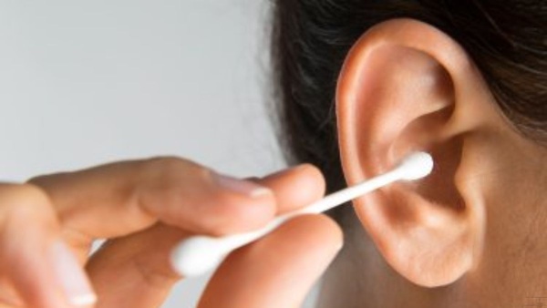 Do You Clean Your Ears Using A Cotton Stick What Doctors Says Do You Clean Your Ears Using A Cotton Stick What Doctors Says