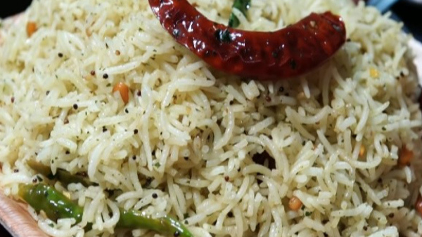 Make Differnt Style White Puliyogare Recipe At Home In Kannada