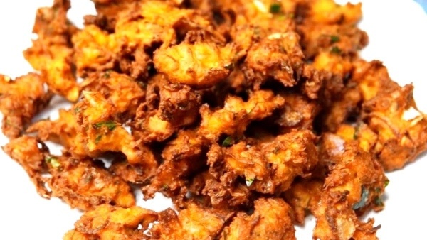 How To Make Bottle Gourd Onion Pakoda Or Sorekai Padoka At Home In Kannada