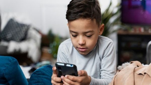 How Mobile Addiction Getting Negative Impact