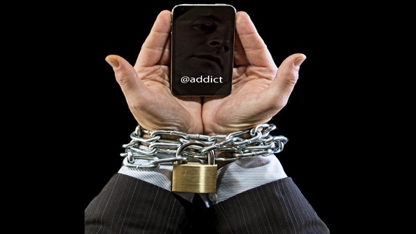 How Mobile Addiction Getting Negative Impact