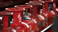 LPG Price Update: 19 kg Cylinder Becomes Cheaper by ₹10–₹11, 14.2 kg Rate Steady  | എൽപിജി സിലിണ്ടർ വില കുറച്ചു, പക്ഷെ വീട്ടമ്മമാർക്ക് സന്തോഷമില്ല, കാരണം അറിയാം