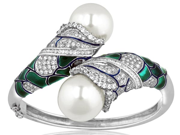 വിശേഷങ്ങള്‍ക്കായി വിവിധ ആഭരണങ്ങള്‍