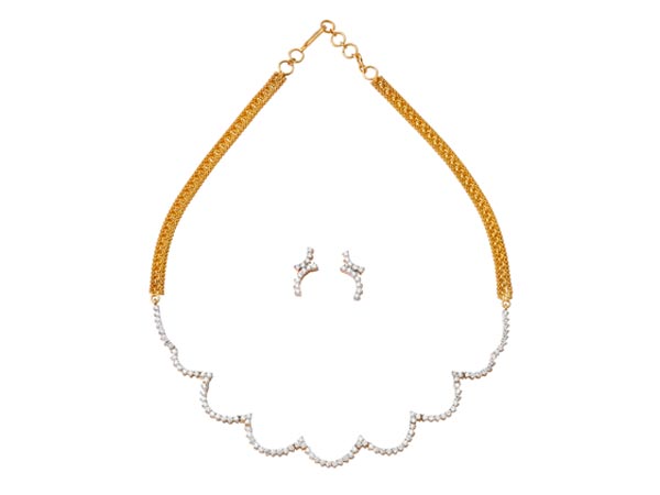 വിശേഷങ്ങള്‍ക്കായി വിവിധ ആഭരണങ്ങള്‍