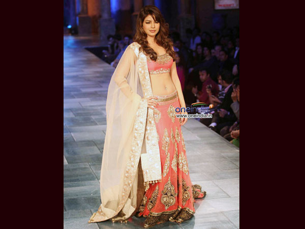 വിവാഹനിശ്ചയം, വസ്ത്രം തെരഞ്ഞെടുക്കാം