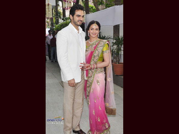 വിവാഹനിശ്ചയം, വസ്ത്രം തെരഞ്ഞെടുക്കാം