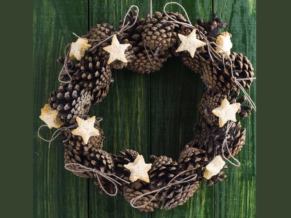 ക്രിസ്മസ് അലങ്കാരത്തിന് റീത്തും