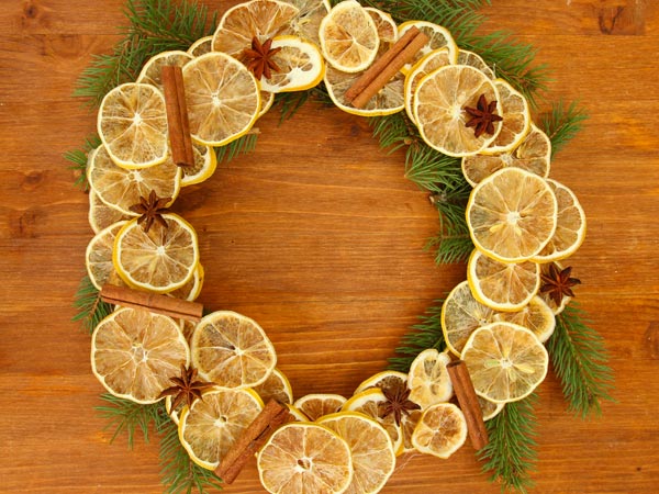 ക്രിസ്മസ് അലങ്കാരത്തിന് റീത്തും