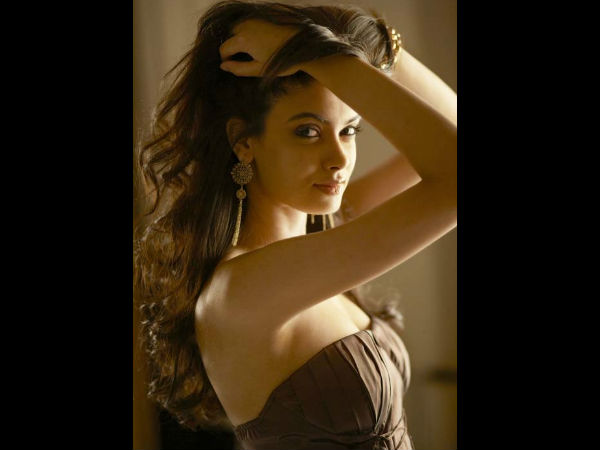 സെക്‌സിയസ്റ്റ് ഏഷ്യന്‍ സ്ത്രീകളെ കാണൂ