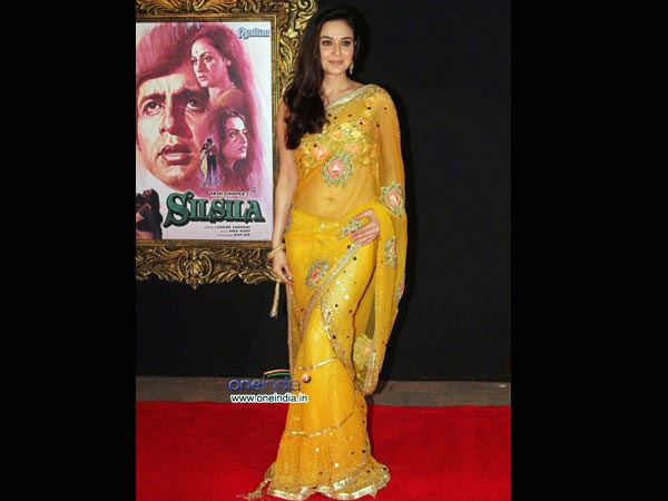 ബോളിവുഡ് താരങ്ങള്‍ വിവിധ വേഷങ്ങളില്‍