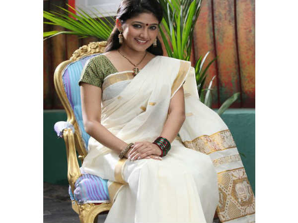 മലയാളത്തനിമയില്‍ താരസുന്ദരിമാര്‍