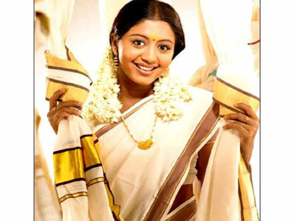 മലയാളത്തനിമയില്‍ താരസുന്ദരിമാര്‍