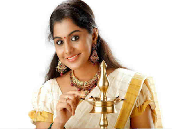 മലയാളത്തനിമയില്‍ താരസുന്ദരിമാര്‍