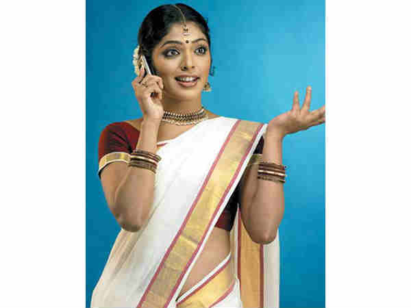 മലയാളത്തനിമയില്‍ താരസുന്ദരിമാര്‍