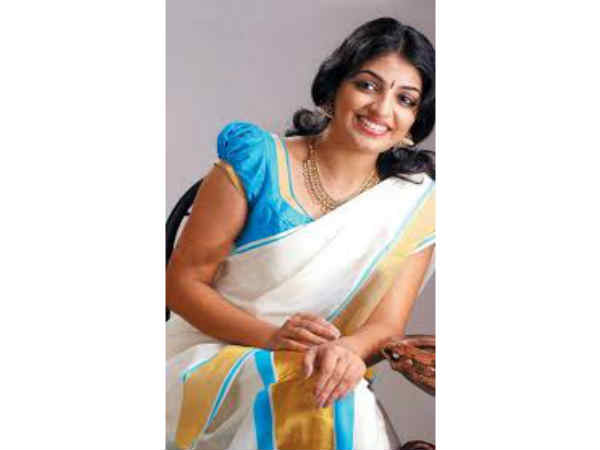 മലയാളത്തനിമയില്‍ താരസുന്ദരിമാര്‍