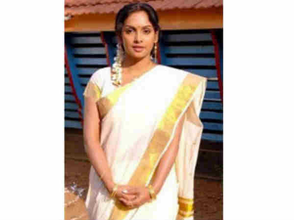 മലയാളത്തനിമയില്‍ താരസുന്ദരിമാര്‍