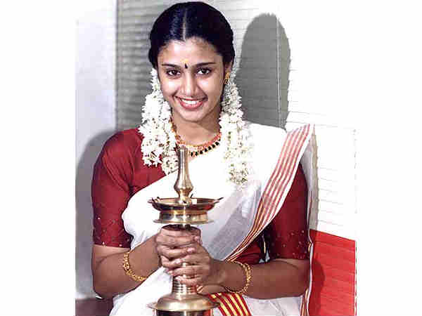 മലയാളത്തനിമയില്‍ താരസുന്ദരിമാര്‍