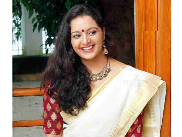 മലയാളത്തനിമയില്‍ താരസുന്ദരിമാര്‍