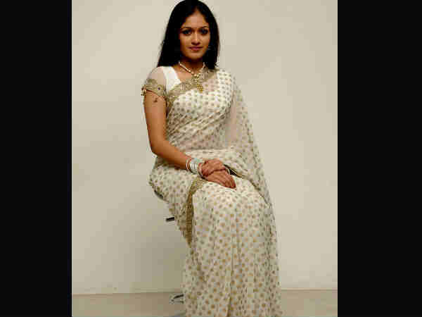 താരസുന്ദരിമാര്‍ സാരിയില്‍