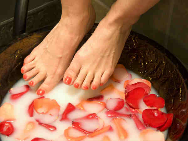 വശ്യസുന്ദരമായ പാദങ്ങള്‍ വേണ്ടേ?