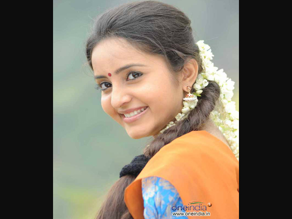 നാടനായും മോഡേണായും താരസുന്ദരിമാര്‍