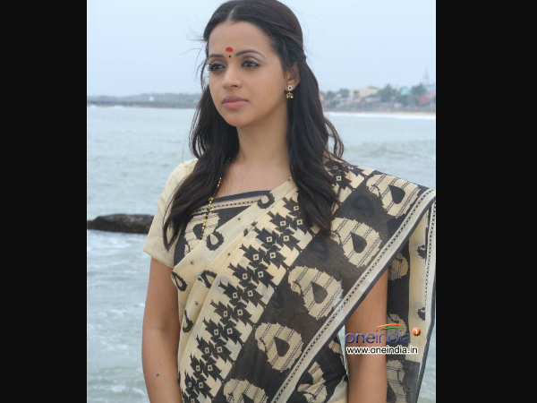 നാടനായും മോഡേണായും താരസുന്ദരിമാര്‍