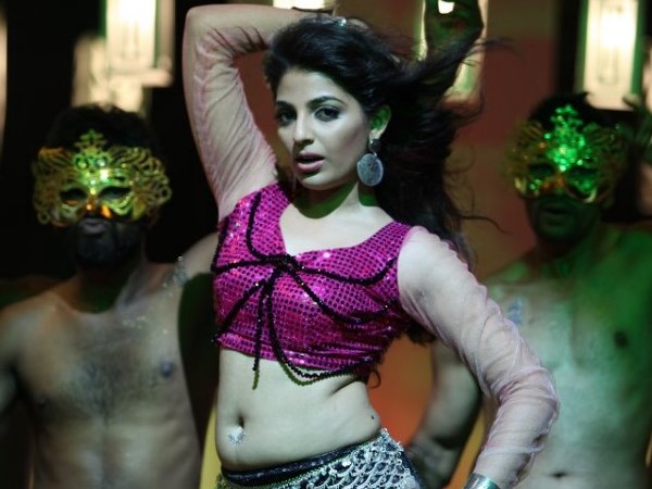 താരസുന്ദരിമാര്‍ ഹോട്ട് ആയാലോ?