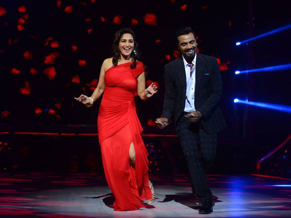 നൃത്തം ചെയ്യുന്ന മാധുരി