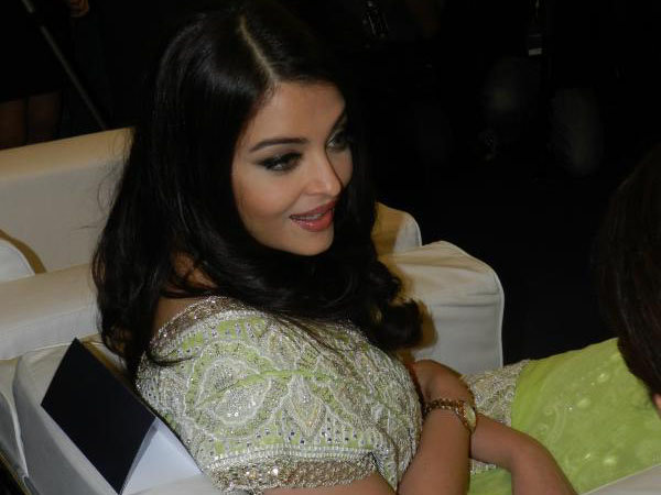 കണ്ണുകളിലെ മേയ്ക്കപ്പ് 