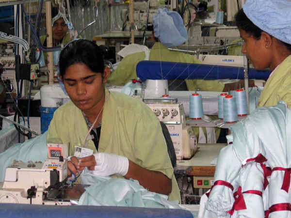 ഫാക്ടറി ജീവനക്കാരൻ :