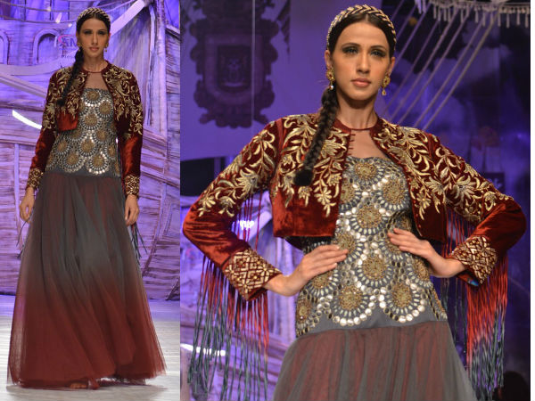 ഗ്രെ റെഡ് ലേസ് ഗൗണ്‍