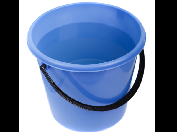 ബക്കറ്റില്‍ വെള്ളമെടുത്ത് കുളിക്കുക 