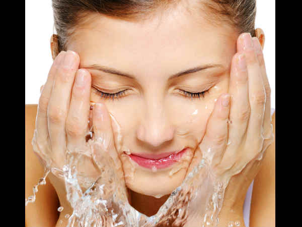 മുഖം കഴുകുക