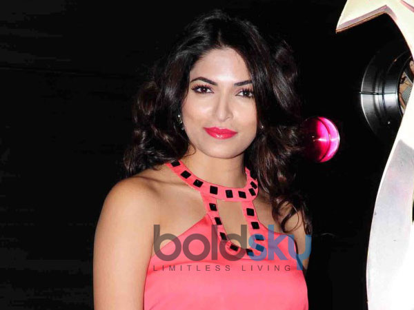 കണ്ണെഴുതാന്‍ വഴികള്‍ പലത്‌