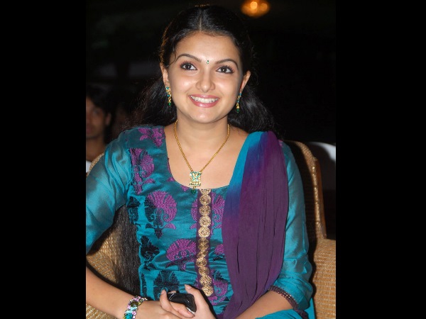 കാണൂ, ശരണ്യ മോഹനെ വിവിധ രൂപങ്ങളില്‍