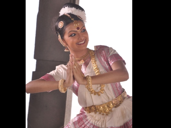 കാണൂ, ശരണ്യ മോഹനെ വിവിധ രൂപങ്ങളില്‍