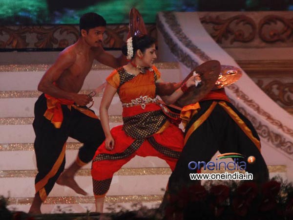 സിനിമാ വാര്‍ഷിക ദിനത്തില്‍ മലയാള താരങ്ങള്‍