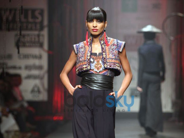 ദീപാവലിയ്ക്കു സുരക്ഷിതമായി മുടി കെട്ടാം