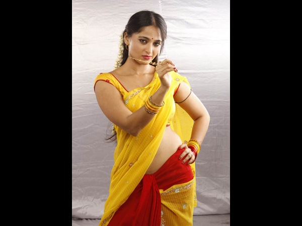 അനുഷ്‌ക ഷെട്ടി സാരിയില്‍ സെക്‌സിയായപ്പോള്‍