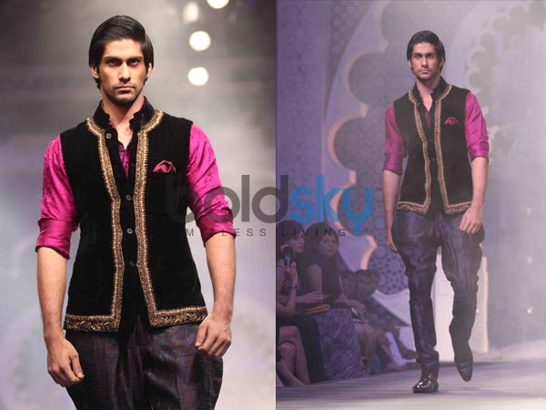 ഐഎഫ്ബിഡബ്ല്യൂ, രാഘവേന്ദ്ര റാത്തോഡ് കളക്ഷന്‍സ്